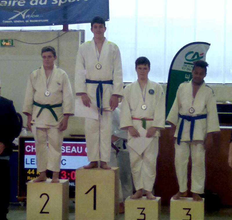 Mathieu Provost sur la première place du podium